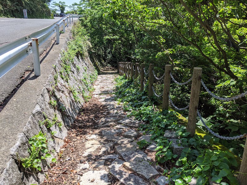 楯ヶ崎の遊歩道入り口付近